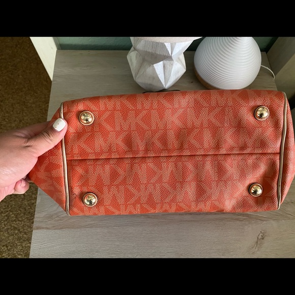 Michael Korea’s Purse - Picture 4 of 4